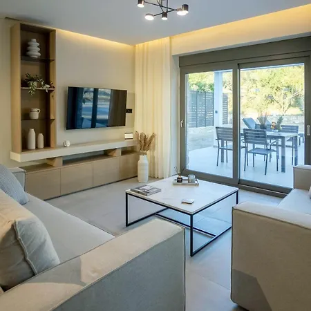 Elia Stone Órmos Prínou