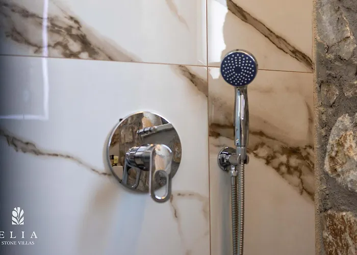 Elia Stone Órmos Prínou